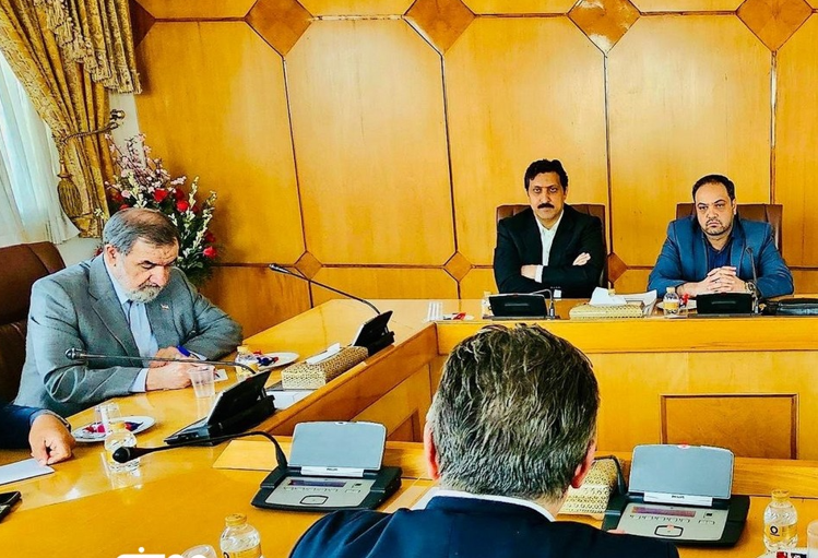 نشست تخصصی روسای تشکل ها و فعالان حوزه اقتصاد دیجیتال و اعضای هیئت مدیره کانون ملی کارآفرینان برتر رسمی با رئیس دبیرخانه سران قوا برگزار شد