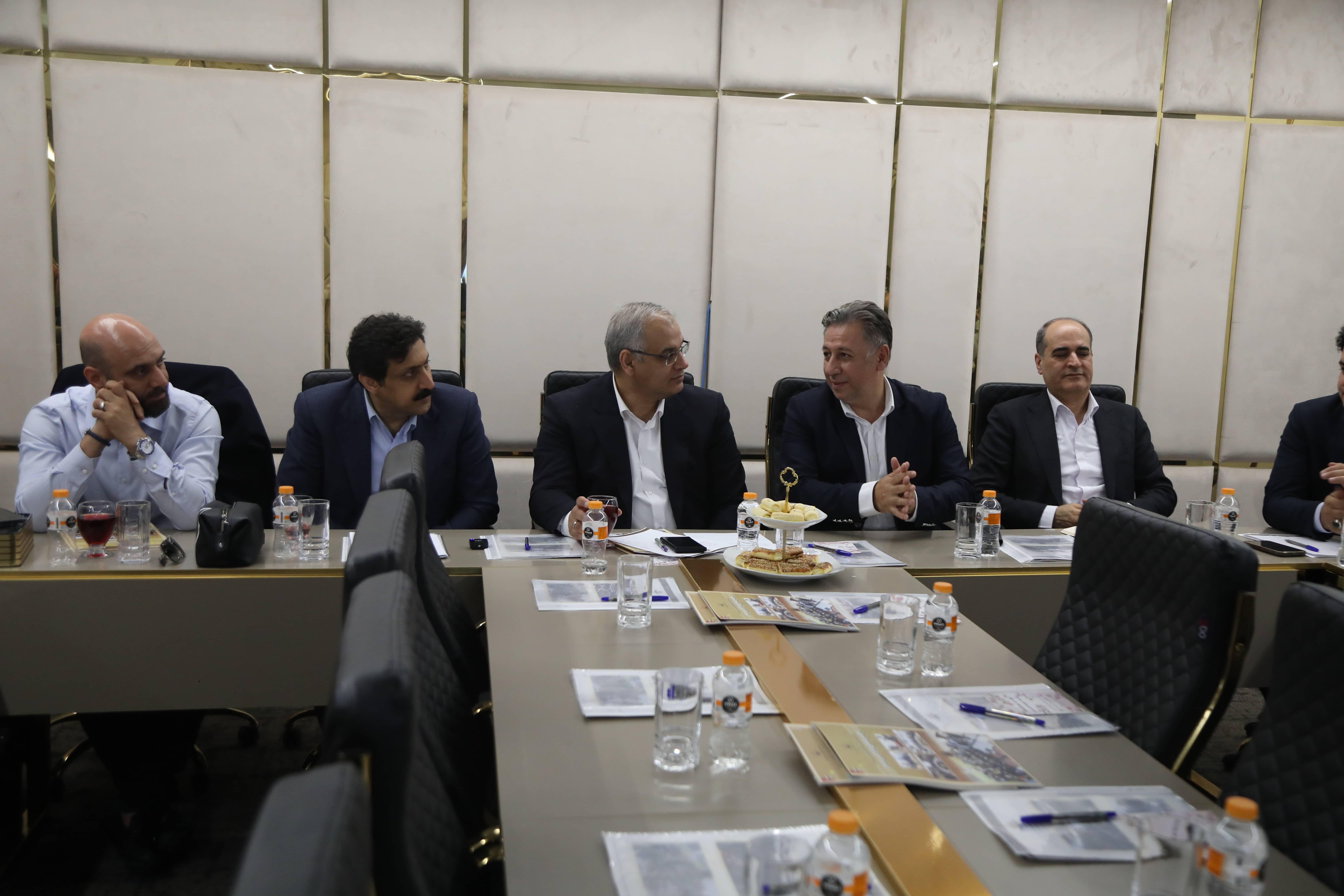 نشست هم‌اندیشی کارآفرینان برتر رسمی با حضور معاون وزیر کار