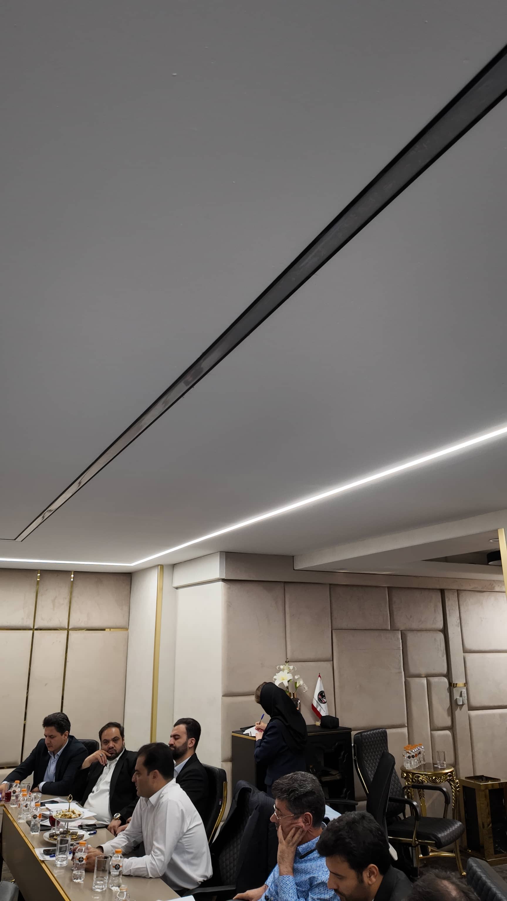 نشست هم‌اندیشی کارآفرینان برتر رسمی با حضور معاون وزیر کار