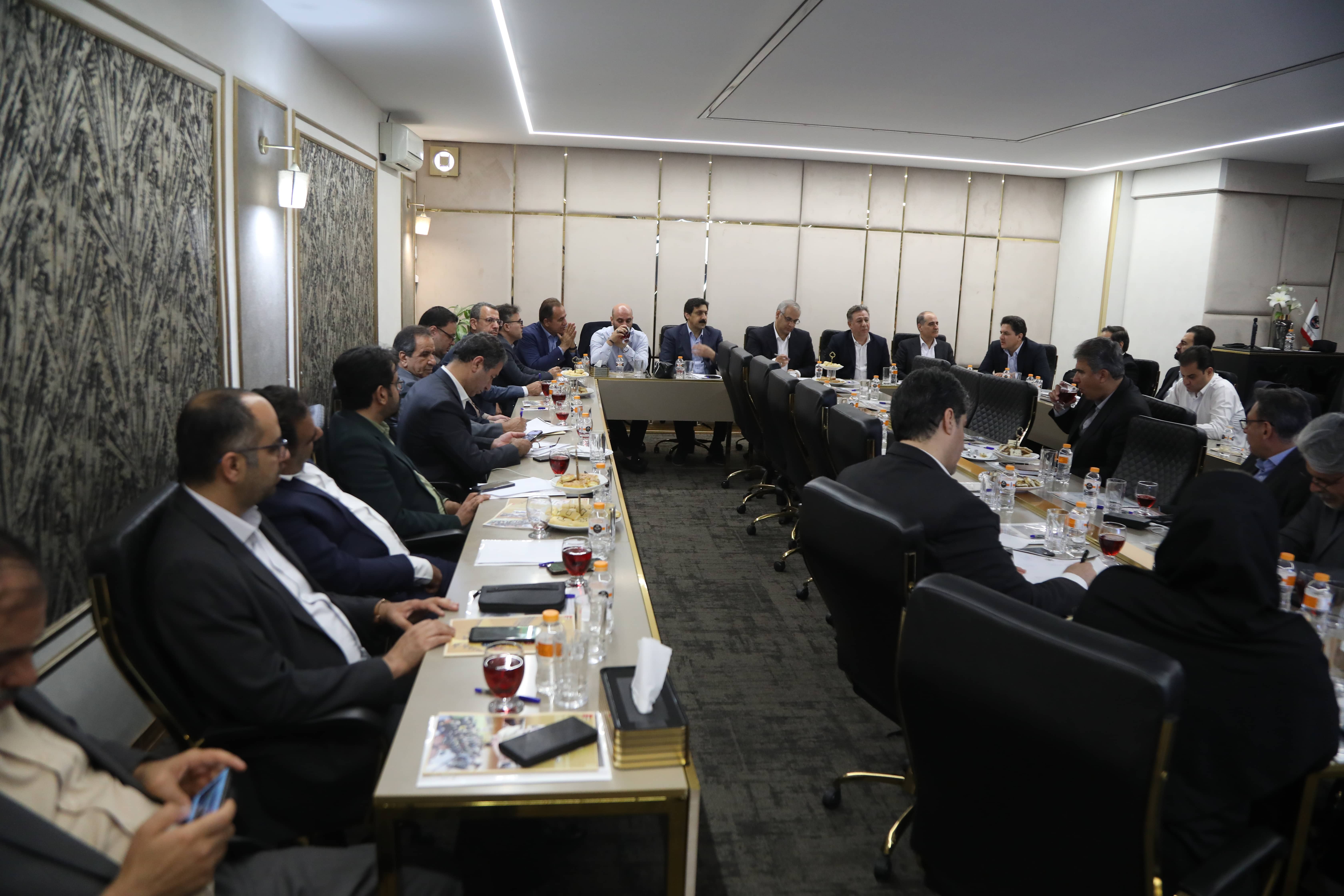 نشست هم‌اندیشی کارآفرینان برتر رسمی با حضور معاون وزیر کار