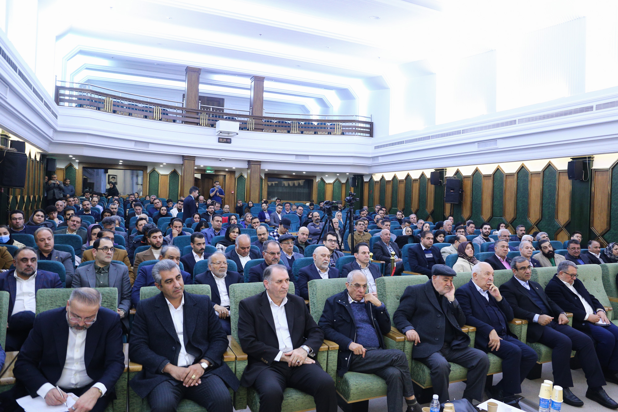 مراسم تجلیل از پدران کارآفرین و پیشکسوت اقتصادی