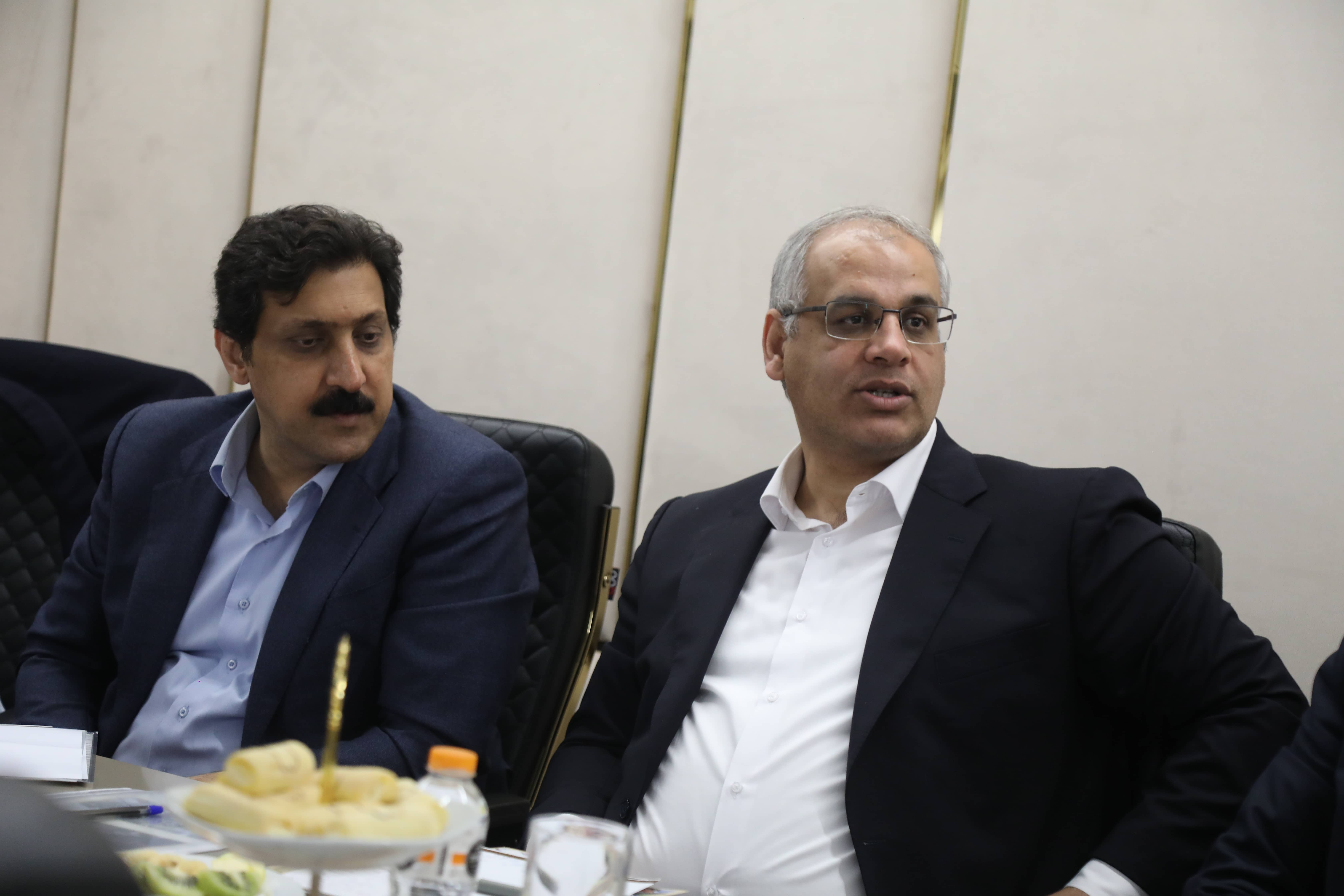 نشست هم‌اندیشی کارآفرینان برتر رسمی با حضور معاون وزیر کار