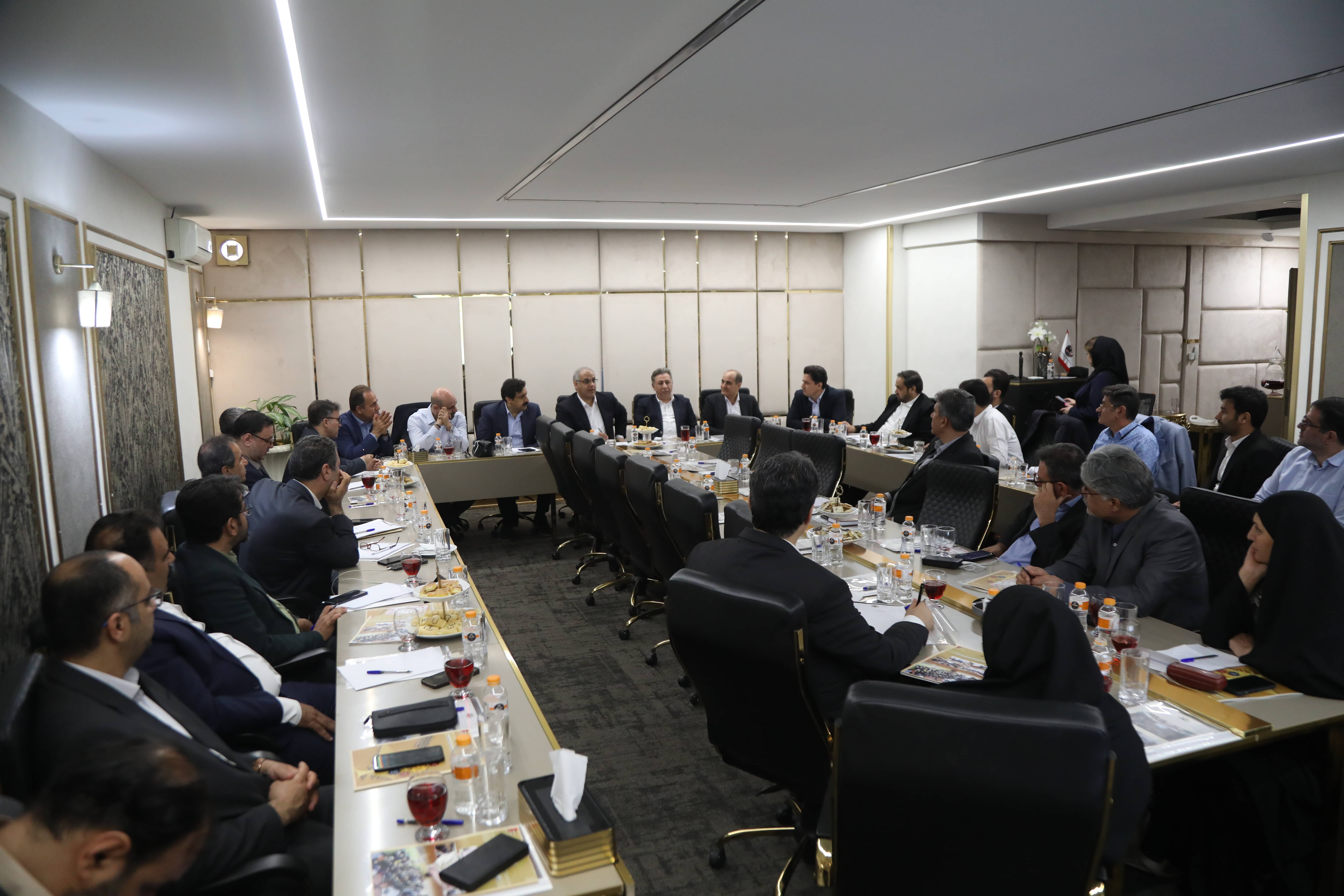 نشست هم‌اندیشی کارآفرینان برتر رسمی با حضور معاون وزیر کار